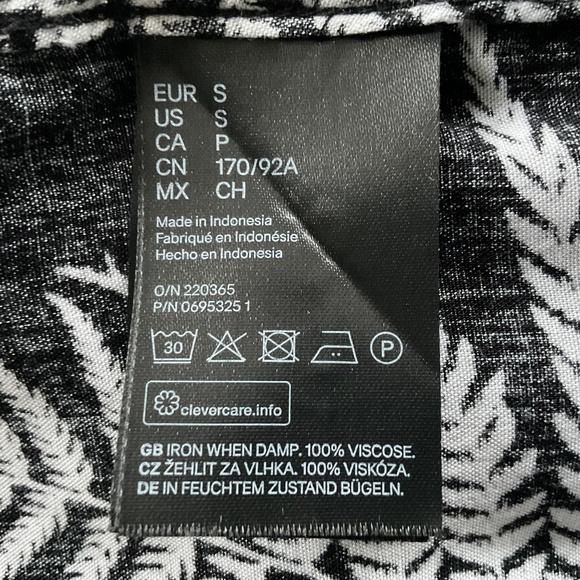 H&M Women’s Button Down Shirt Sz S Black & White Fern Print Retro Edgy Boho - Picture 10 of 11